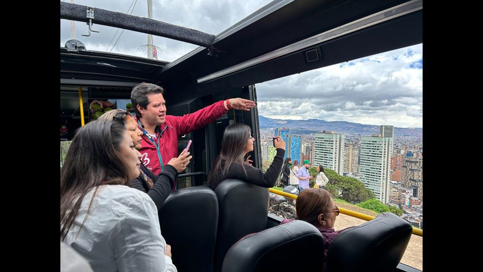 Bogotá A Tu Ritmo: Bus Turístico Hop On - Hop Off foto 2