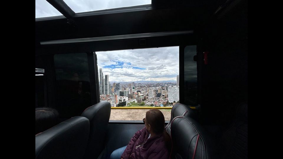 Bogotá A Tu Ritmo: Bus Turístico Hop On - Hop Off foto 3