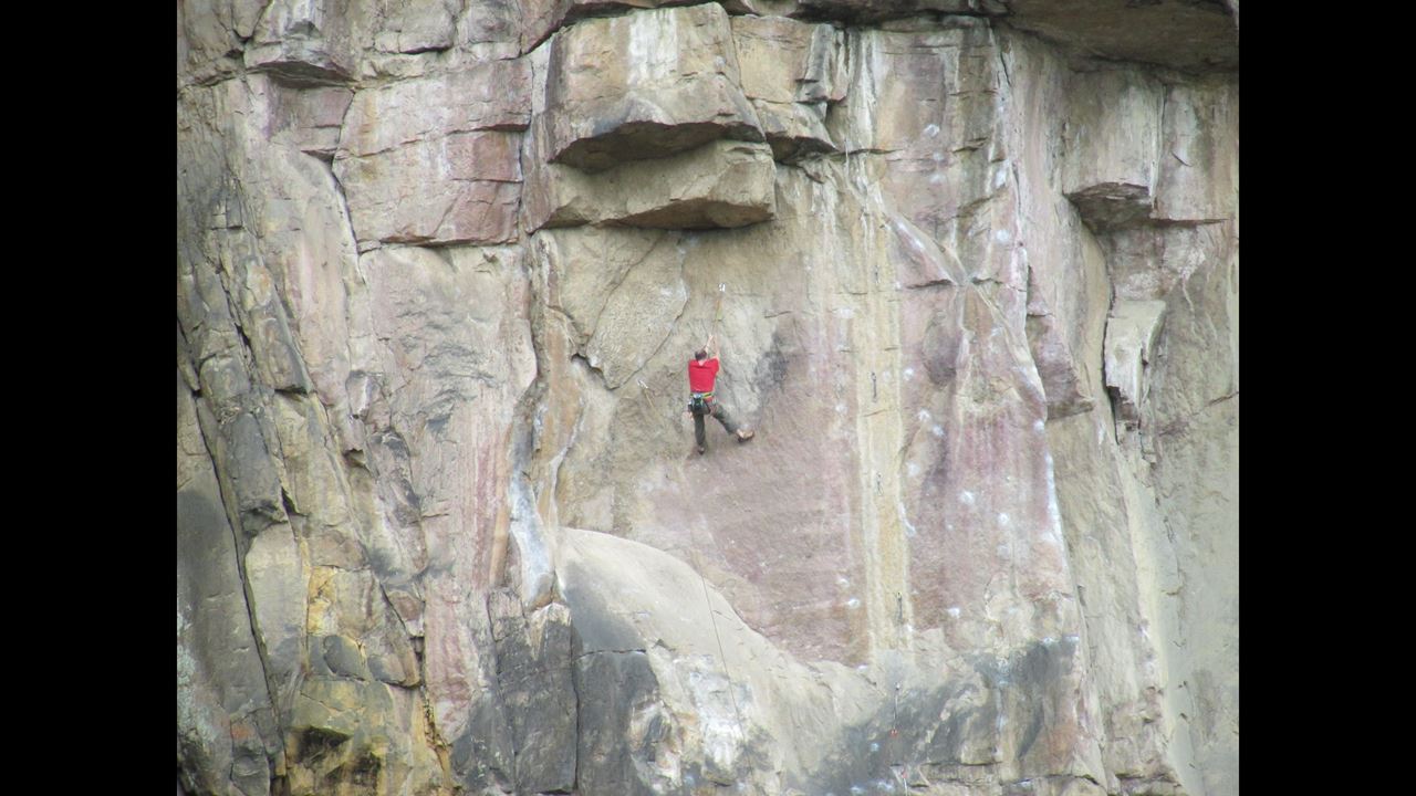 Escalada En Las Rocas De Suesca (2)