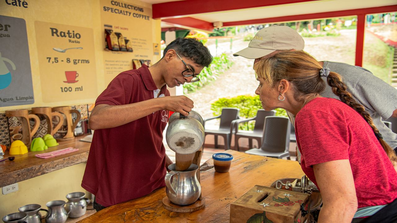 Finca El Ocaso: Tour Cafetero Con Jeep Willys, Cosecha Y Cata De Café
 foto 11