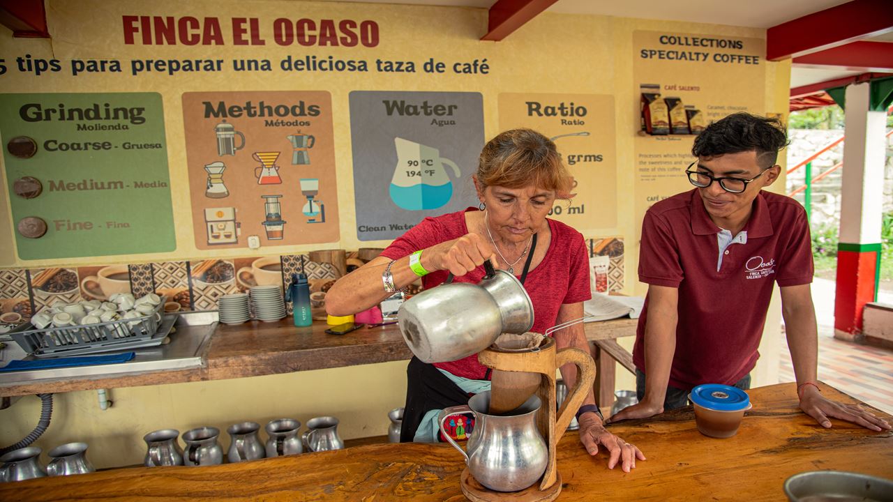 Finca El Ocaso: Tour Cafetero Con Jeep Willys, Cosecha Y Cata De Café
 foto 7
