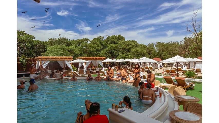 Day Pass At Pao Pao Beach Club foto 4