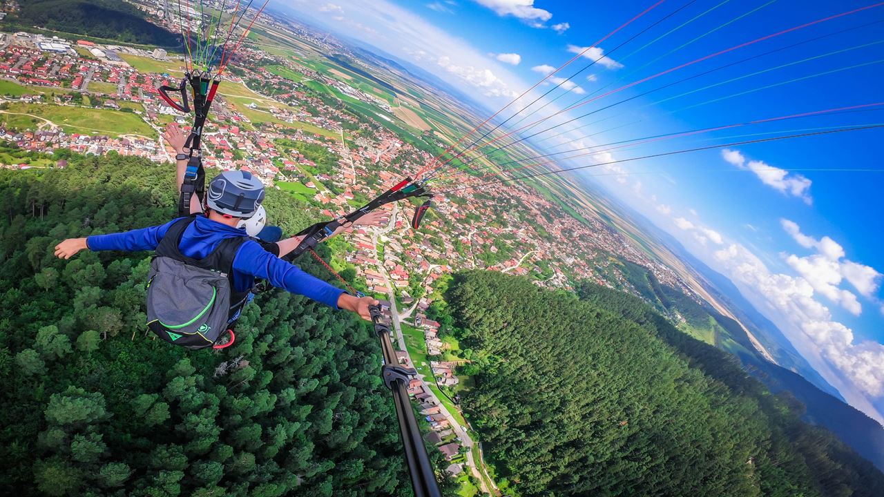 Fly Over Medellín In Paragliding foto 4