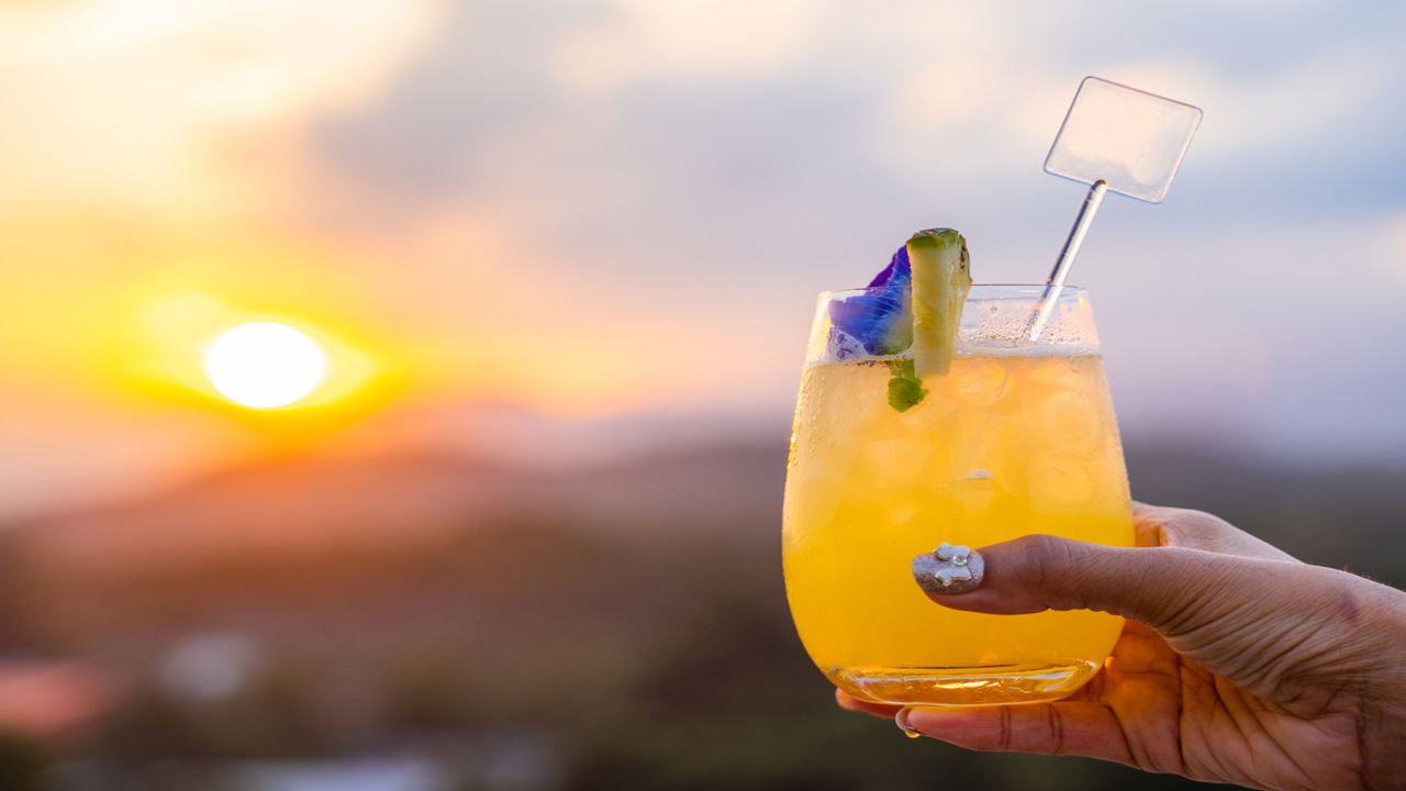 Coucher De Soleil Sur Le Mur Et Dîner Gastronomique foto 2