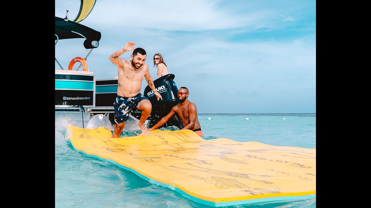 Tour En Pontón Por Los Cayos Con Snorkeling Y Bebidas foto 8