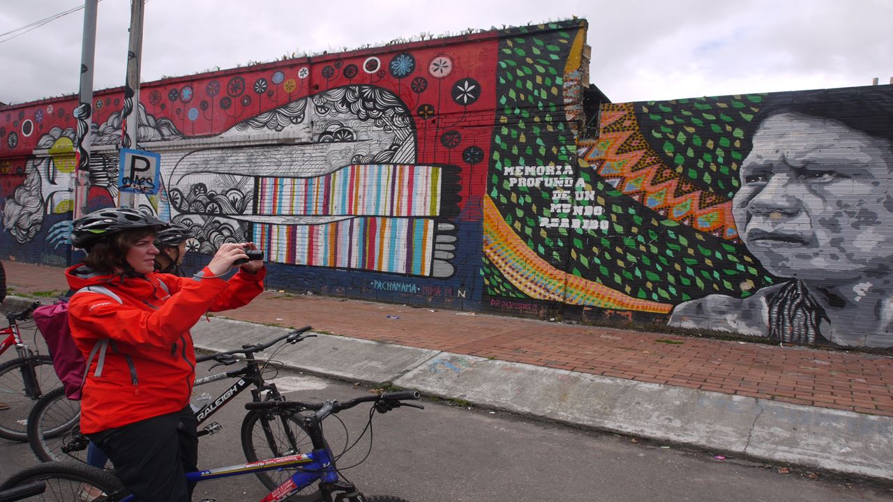 Panoramic Bike Tour: Local Life, Graffiti And Fruit Market (5)