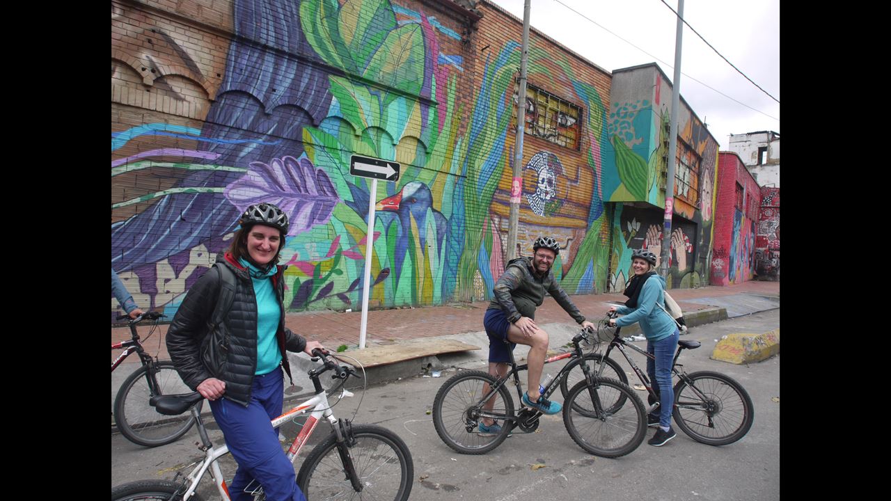 Panoramic Bike Tour: Local Life, Graffiti And Fruit Market (3)