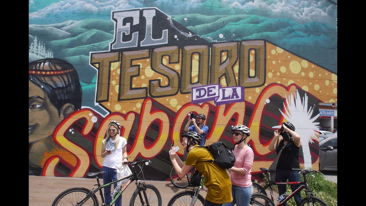 Panoramic Bike Tour: Local Life, Graffiti And Fruit Market (2)