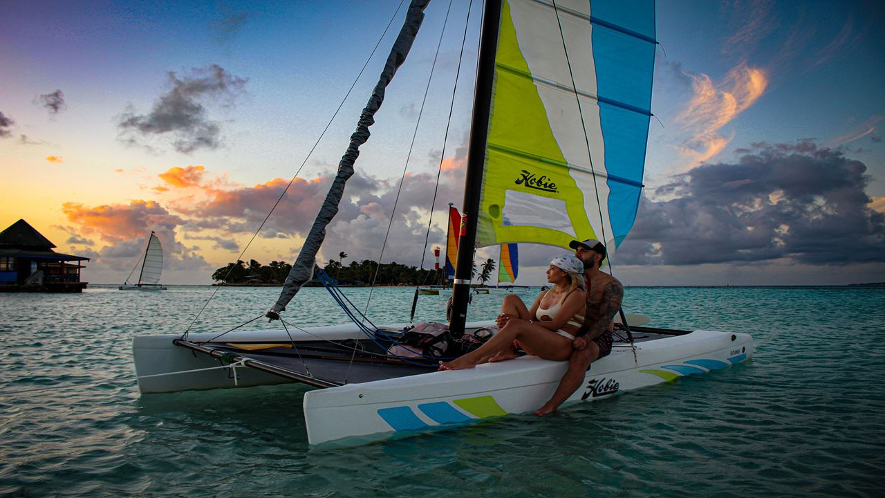 Amanecer En La Isla Del Acuario Con Snorkeling